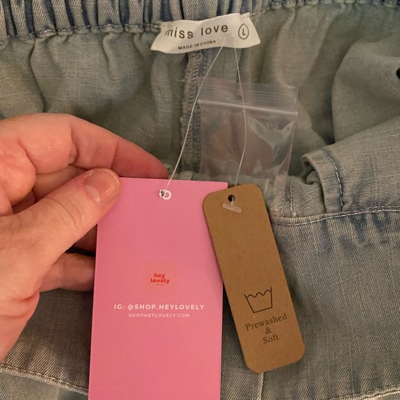 NWT Denim Ruffled Shorts Size Large - Picture 3 of 5